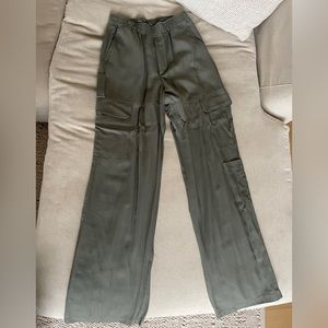 Never worn size small Zara cargo pants